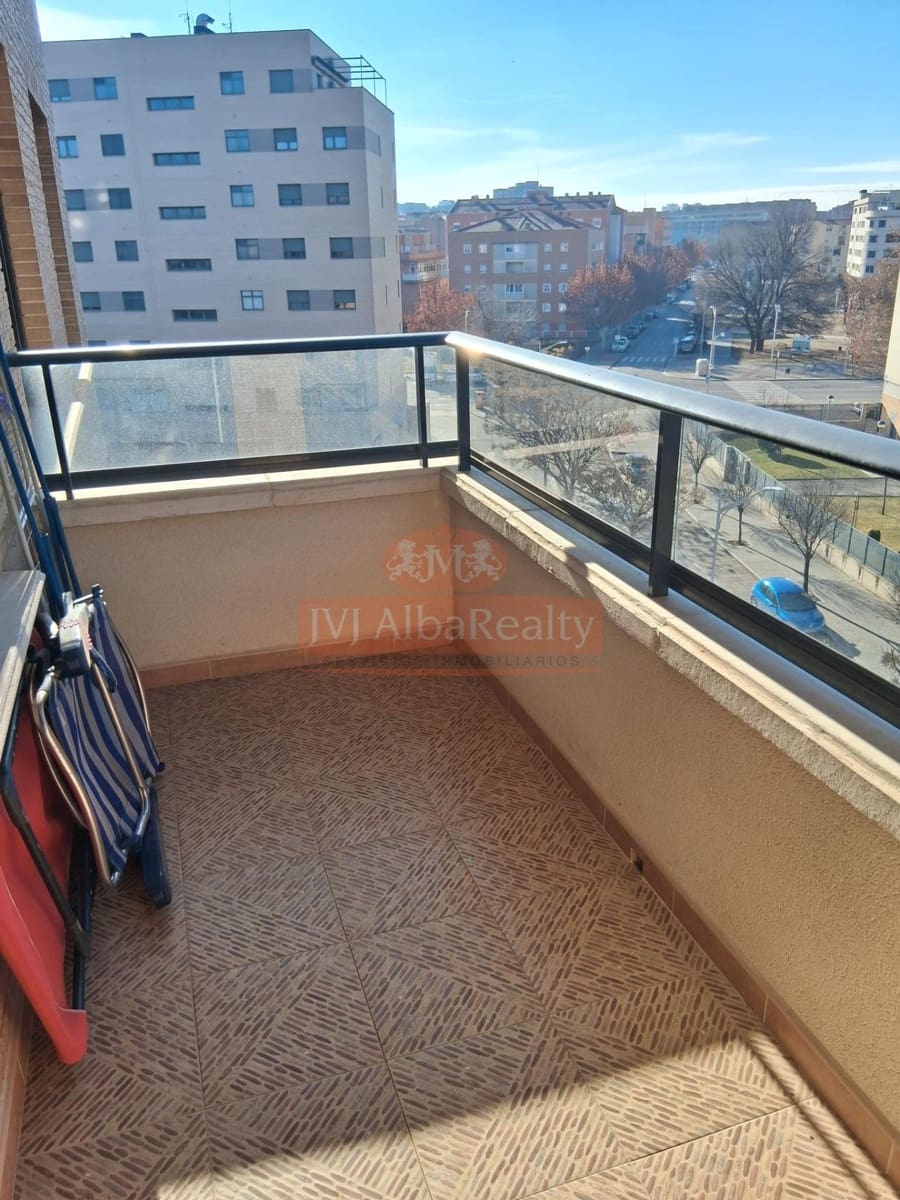 3 bedroom Flat for sale in Albacete city with pool garage - € 300,000 (Ref: 9723660)
