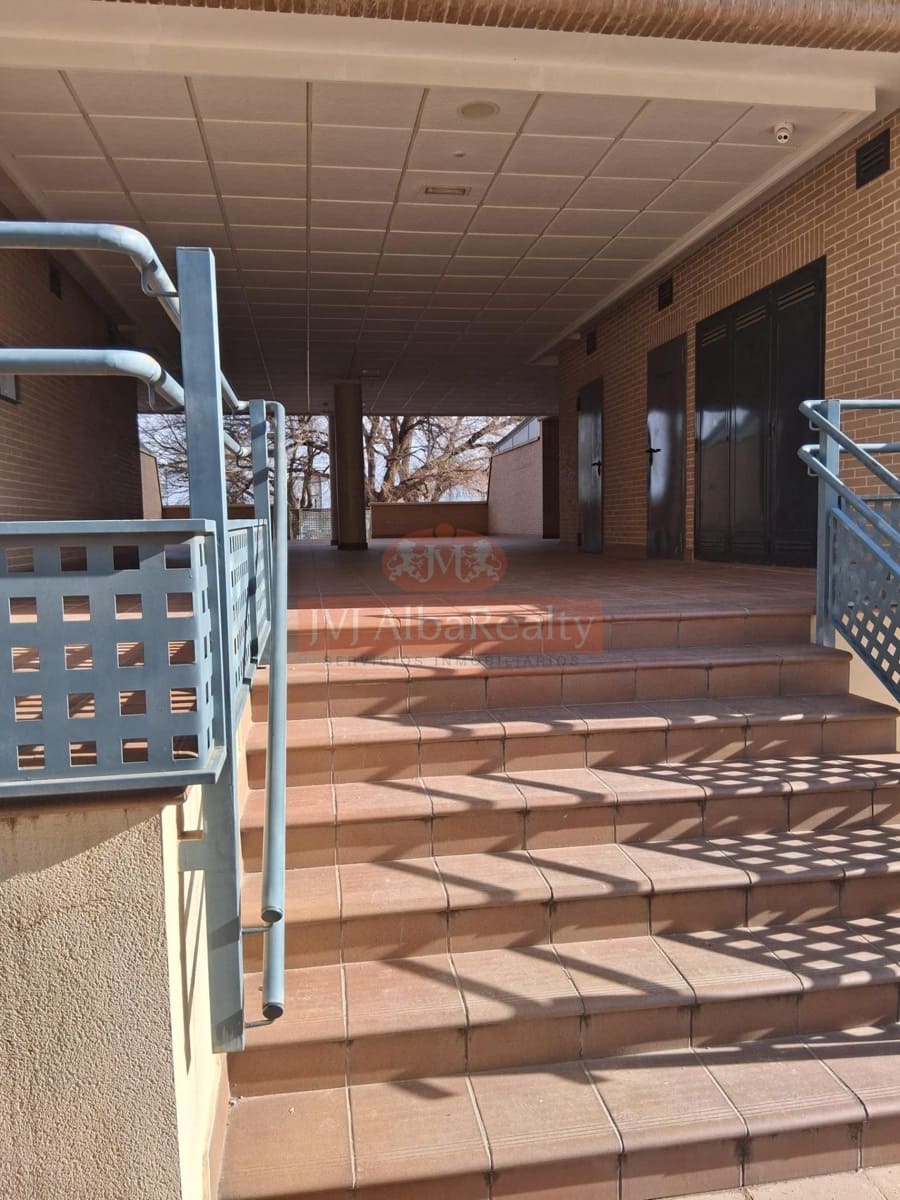 3 bedroom Flat for sale in Albacete city with pool garage - € 300,000 (Ref: 9723660)