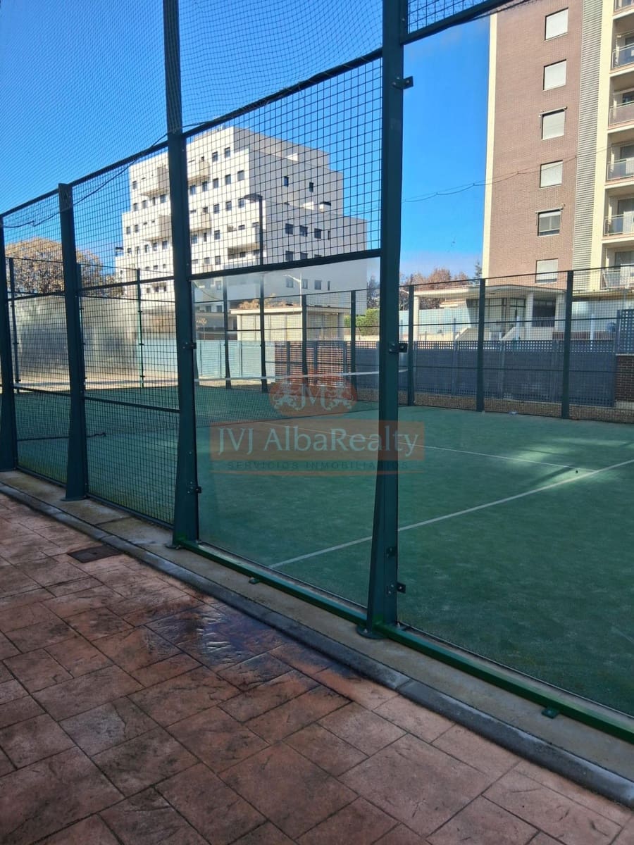 3 bedroom Flat for sale in Albacete city with pool garage - € 300,000 (Ref: 9723660)