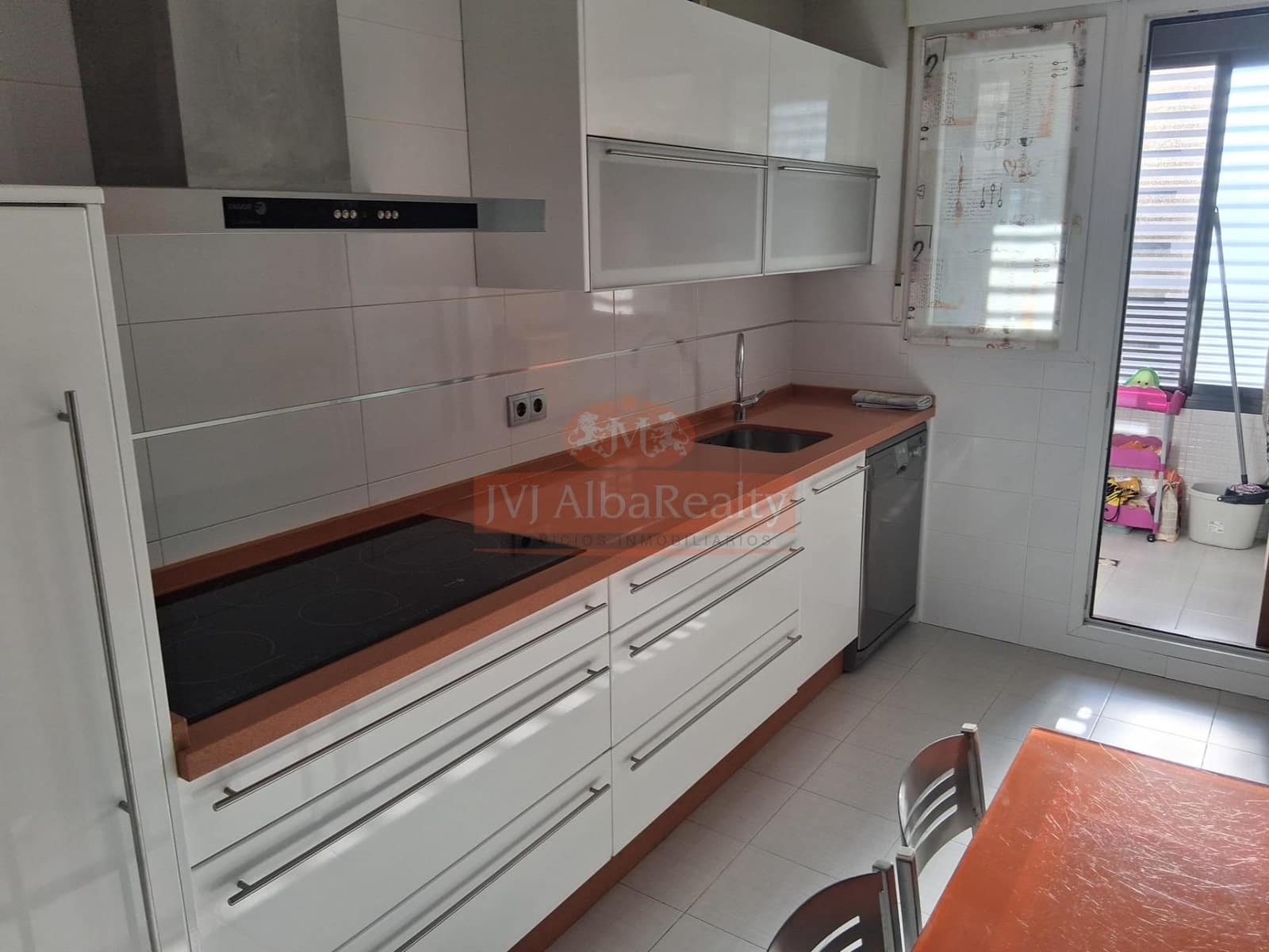 3 bedroom Flat for sale in Albacete city with pool garage - € 300,000 (Ref: 9723660)