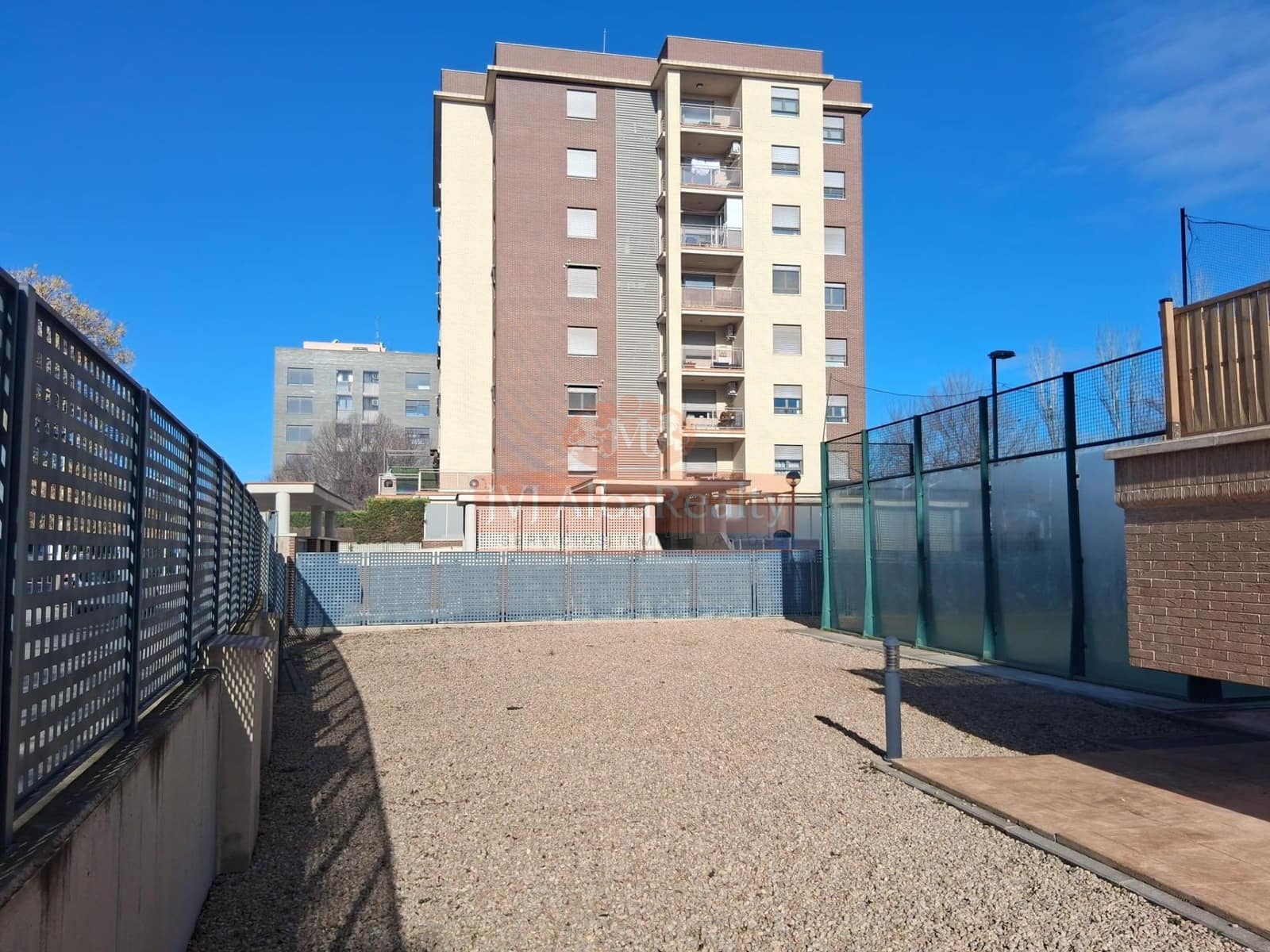 3 bedroom Flat for sale in Albacete city with pool garage - € 300,000 (Ref: 9723660)