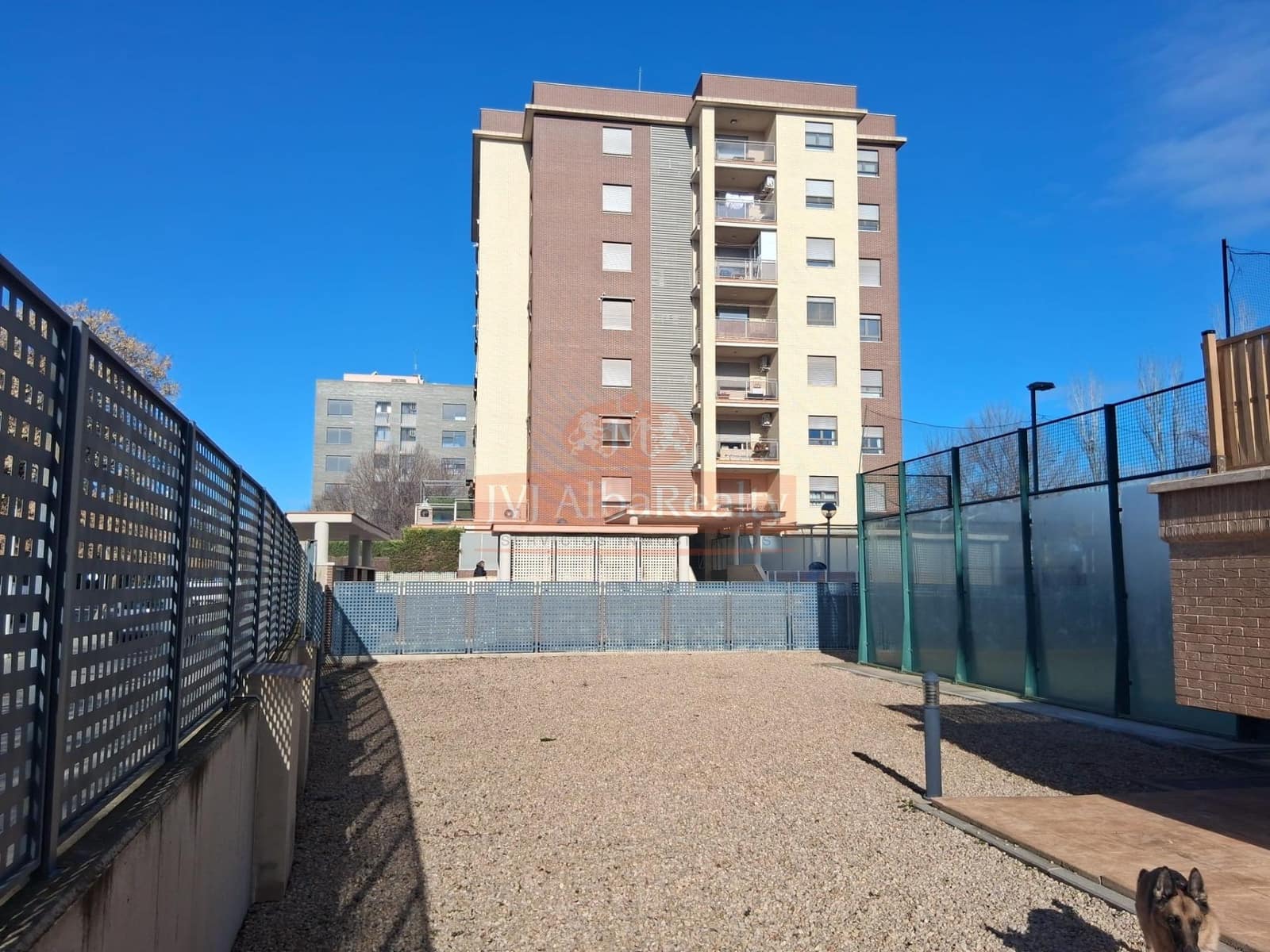 3 bedroom Flat for sale in Albacete city with pool garage - € 300,000 (Ref: 9723660)