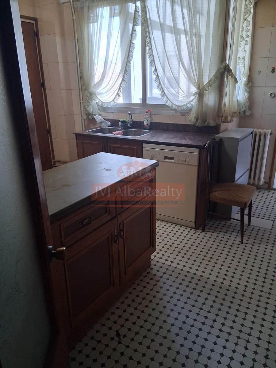 4 bedroom Flat for sale in Albacete city - € 380,000 (Ref: 9723663)
