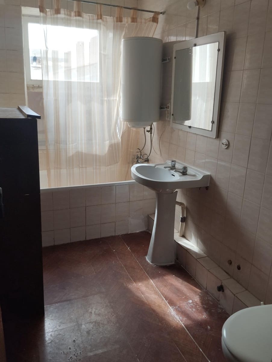 2 bedroom Villa for sale in Madrigueras - € 53,000 (Ref: 9723665)