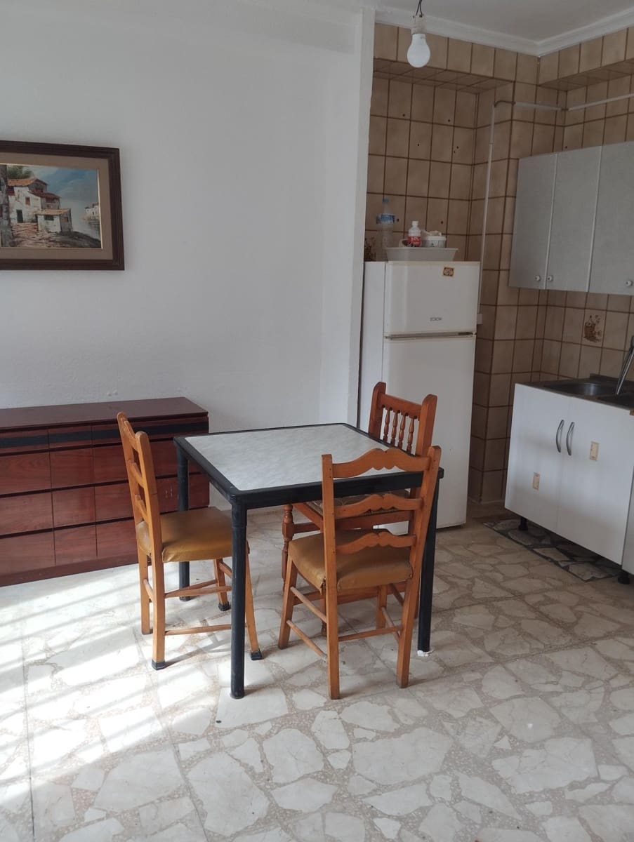 2 bedroom Villa for sale in Madrigueras - € 53,000 (Ref: 9723665)
