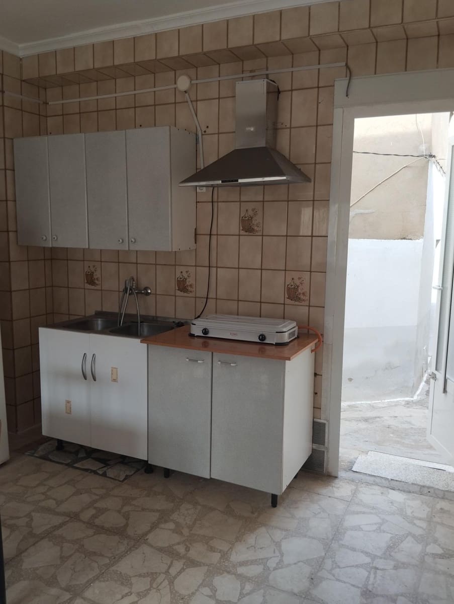 2 bedroom Villa for sale in Madrigueras - € 53,000 (Ref: 9723665)