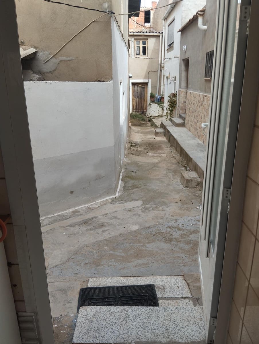 2 bedroom Villa for sale in Madrigueras - € 53,000 (Ref: 9723665)