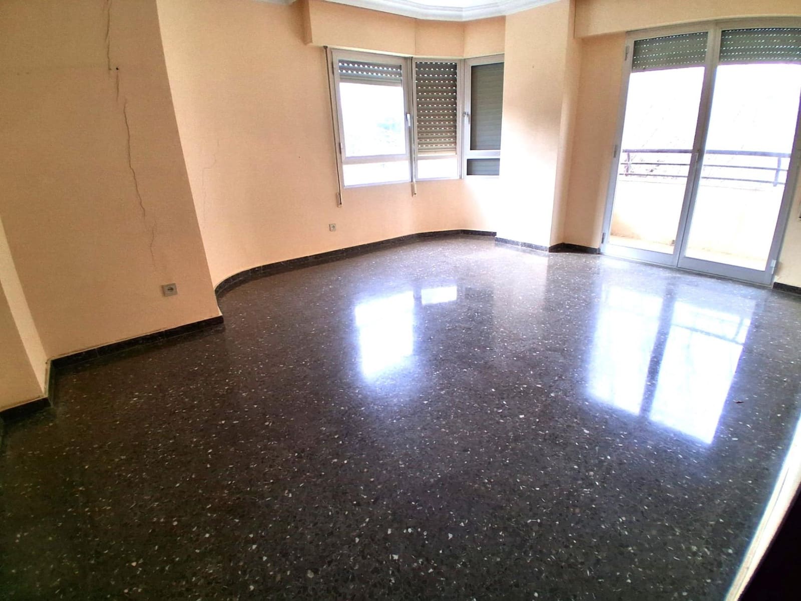 4 bedroom Flat for sale in Albacete city with garage - € 230,000 (Ref: 9723666)