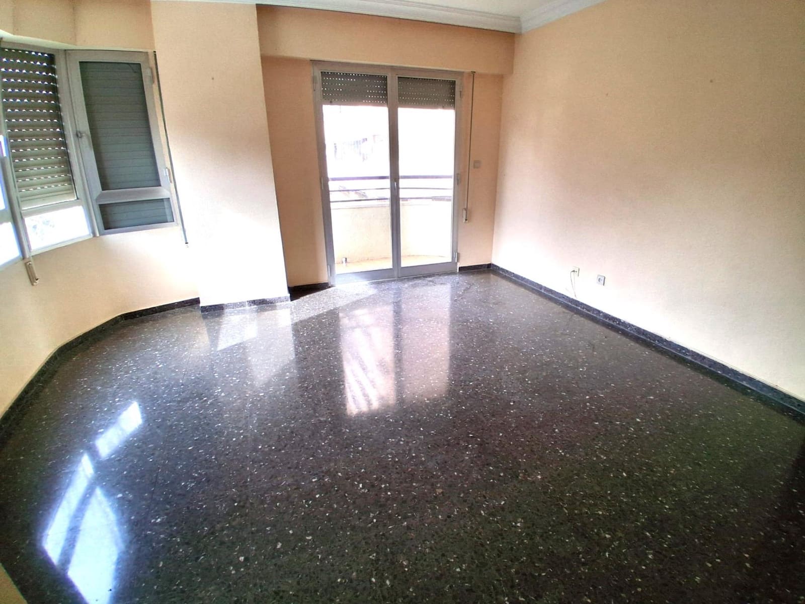 4 bedroom Flat for sale in Albacete city with garage - € 230,000 (Ref: 9723666)