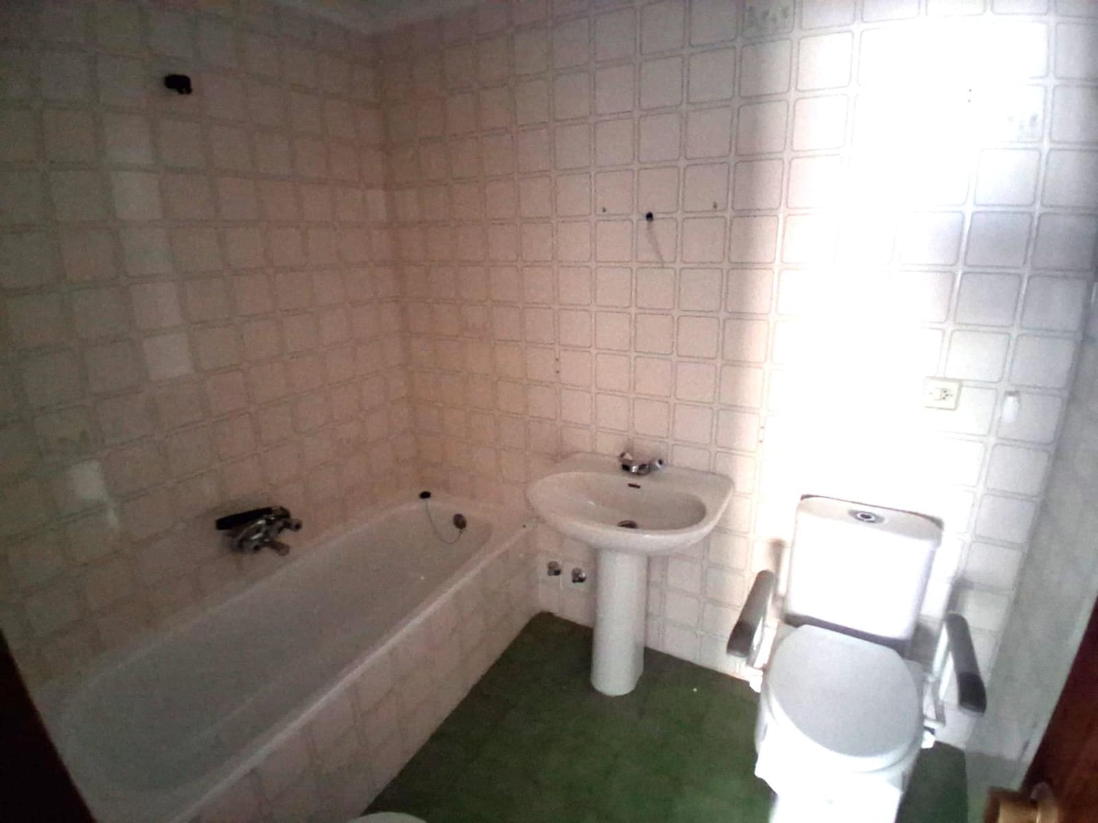 4 bedroom Flat for sale in Albacete city with garage - € 230,000 (Ref: 9723666)