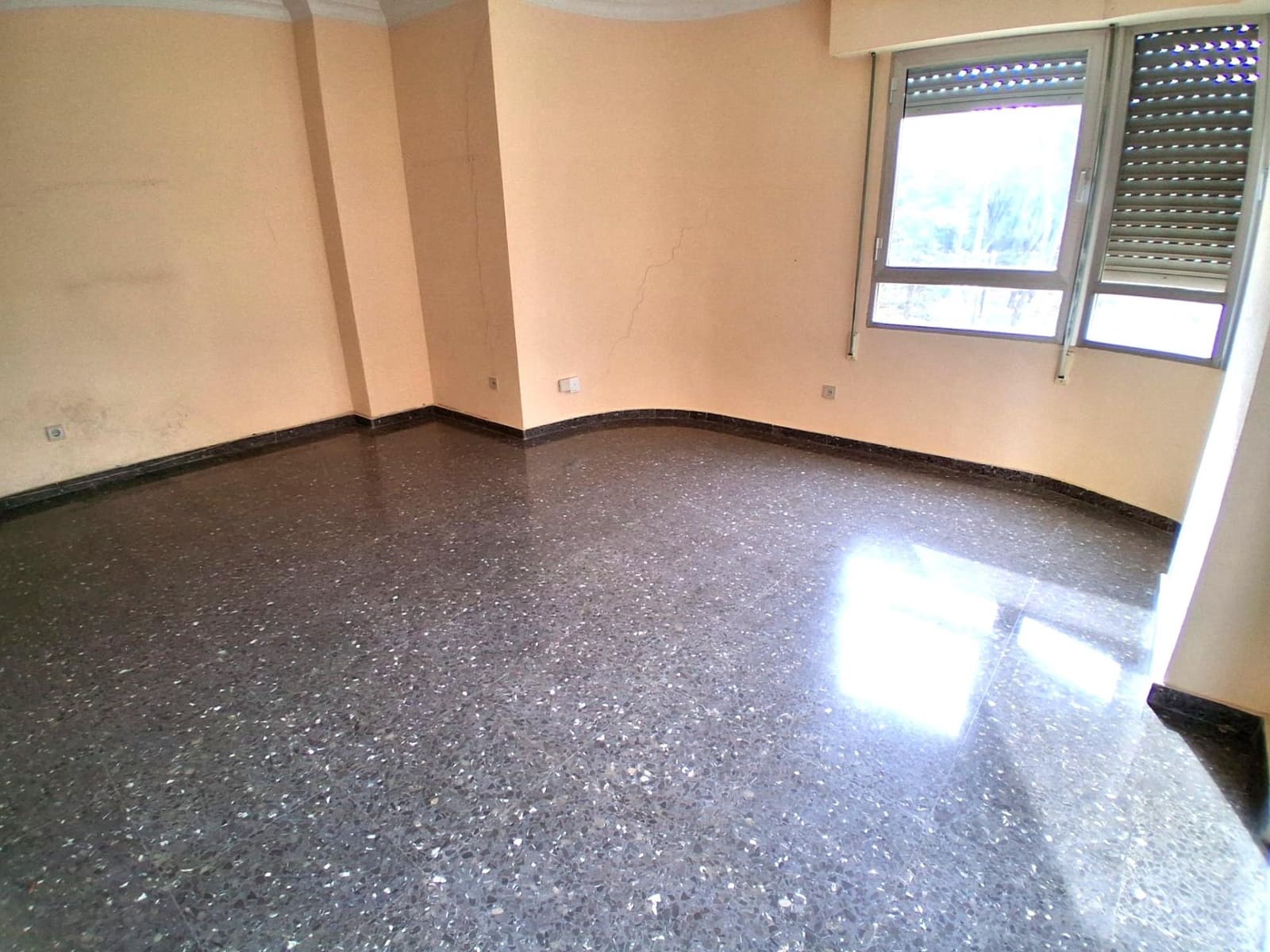 4 bedroom Flat for sale in Albacete city with garage - € 230,000 (Ref: 9723666)