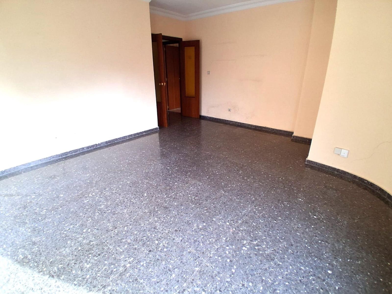 4 bedroom Flat for sale in Albacete city with garage - € 230,000 (Ref: 9723666)