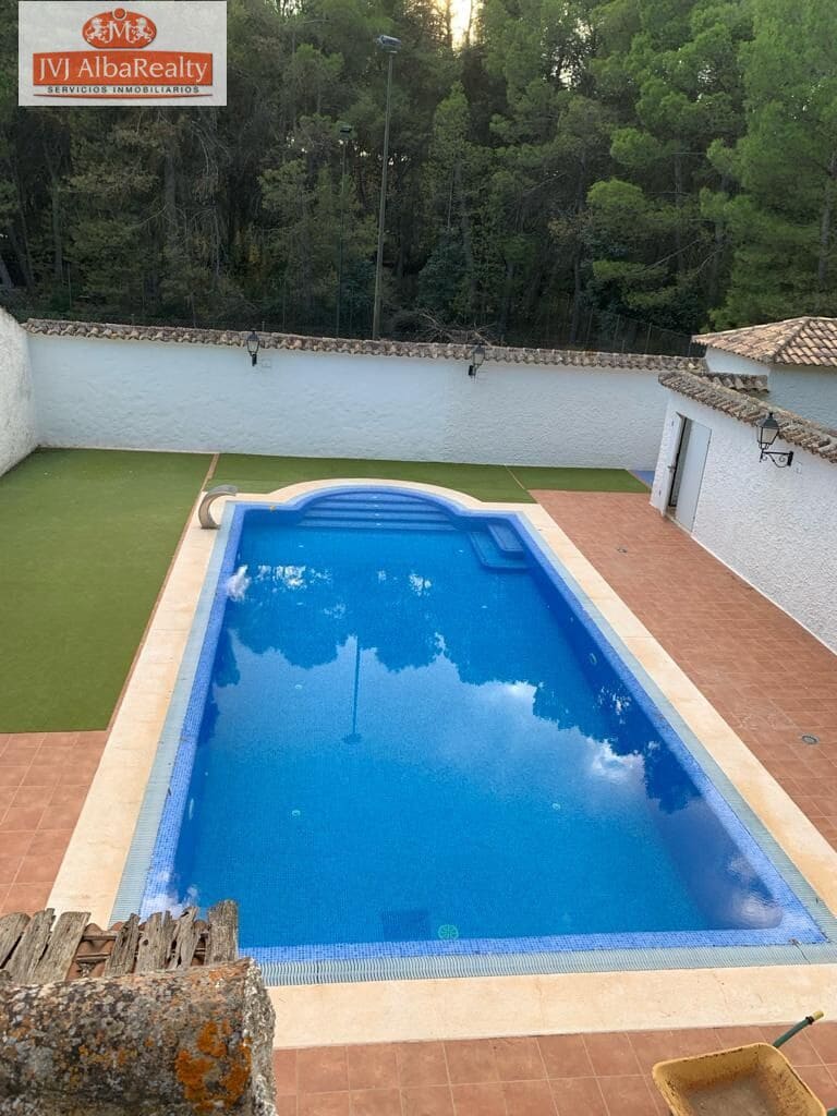 5 bedroom Villa for sale in Albacete city with pool garage - € 690,000 (Ref: 9723669)