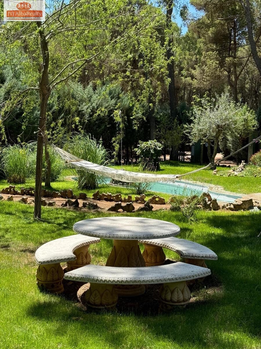 5 bedroom Villa for sale in Albacete city with pool garage - € 690,000 (Ref: 9723669)