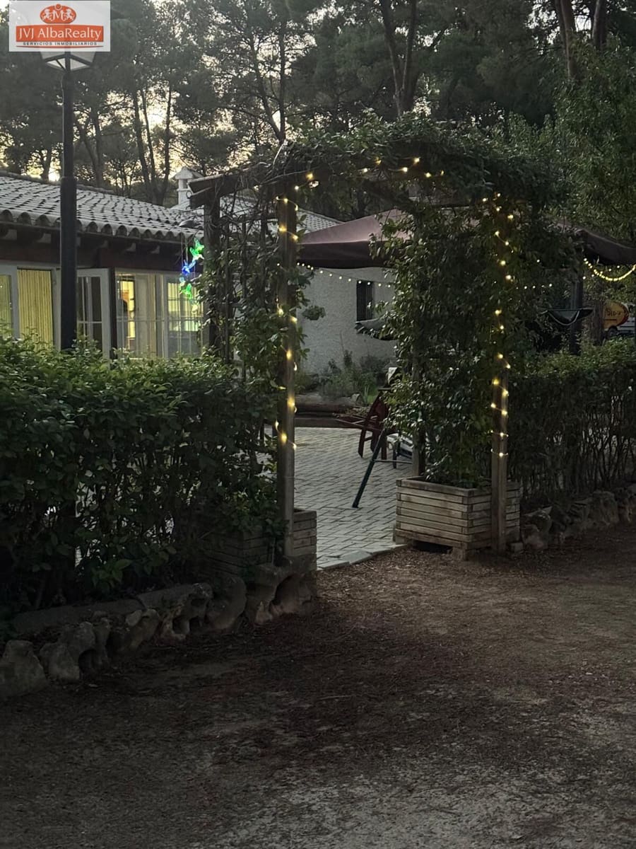 5 bedroom Villa for sale in Albacete city with pool garage - € 690,000 (Ref: 9723669)