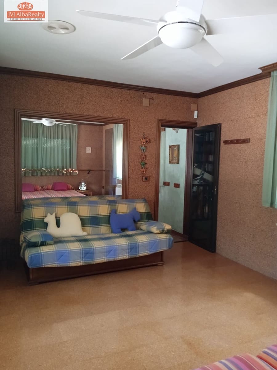 5 bedroom Villa for sale in Albacete city with pool garage - € 690,000 (Ref: 9723669)