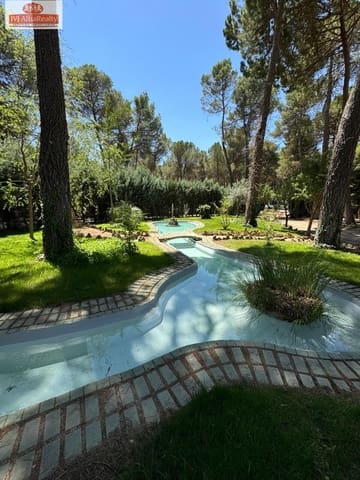 5 bedroom Villa for sale in Albacete city with pool garage - € 690,000 (Ref: 9723669)