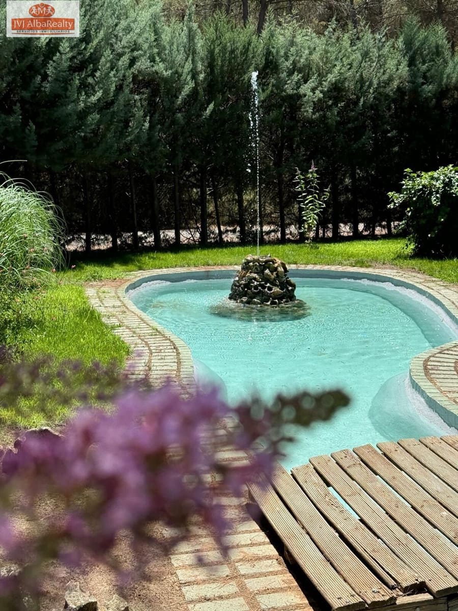 5 bedroom Villa for sale in Albacete city with pool garage - € 690,000 (Ref: 9723669)