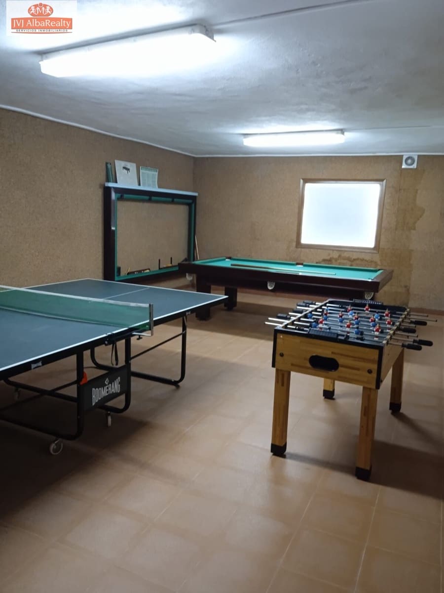 5 bedroom Villa for sale in Albacete city with pool garage - € 690,000 (Ref: 9723669)