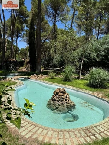 5 bedroom Villa for sale in Albacete city with pool garage - € 690,000 (Ref: 9723669)