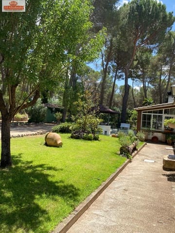 5 bedroom Villa for sale in Albacete city with pool garage - € 690,000 (Ref: 9723669)