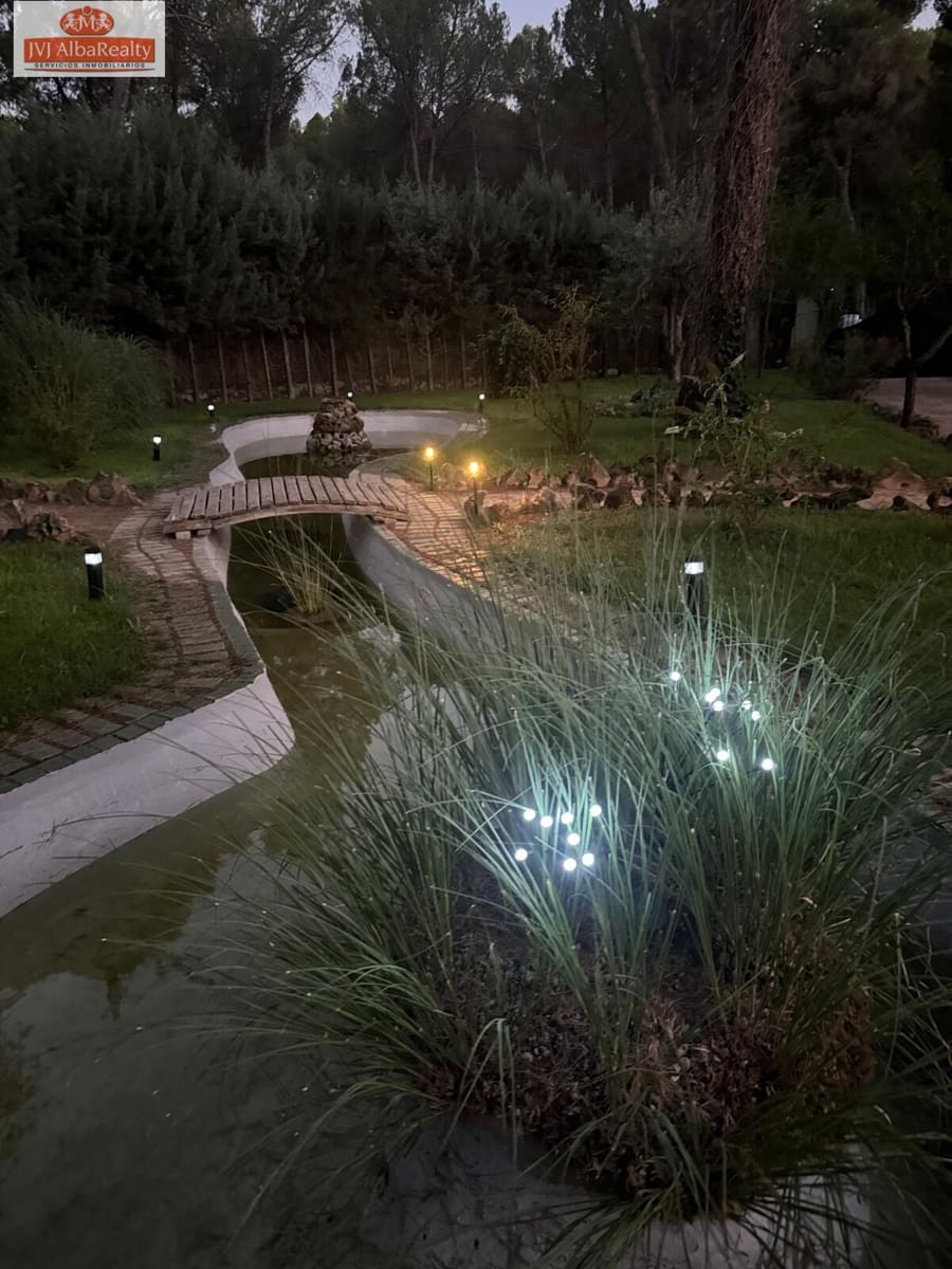 5 bedroom Villa for sale in Albacete city with pool garage - € 690,000 (Ref: 9723669)