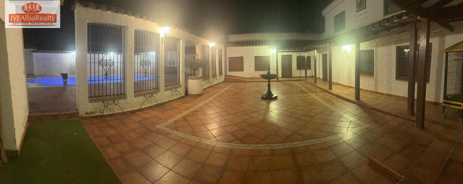 5 bedroom Villa for sale in Albacete city with pool garage - € 690,000 (Ref: 9723669)