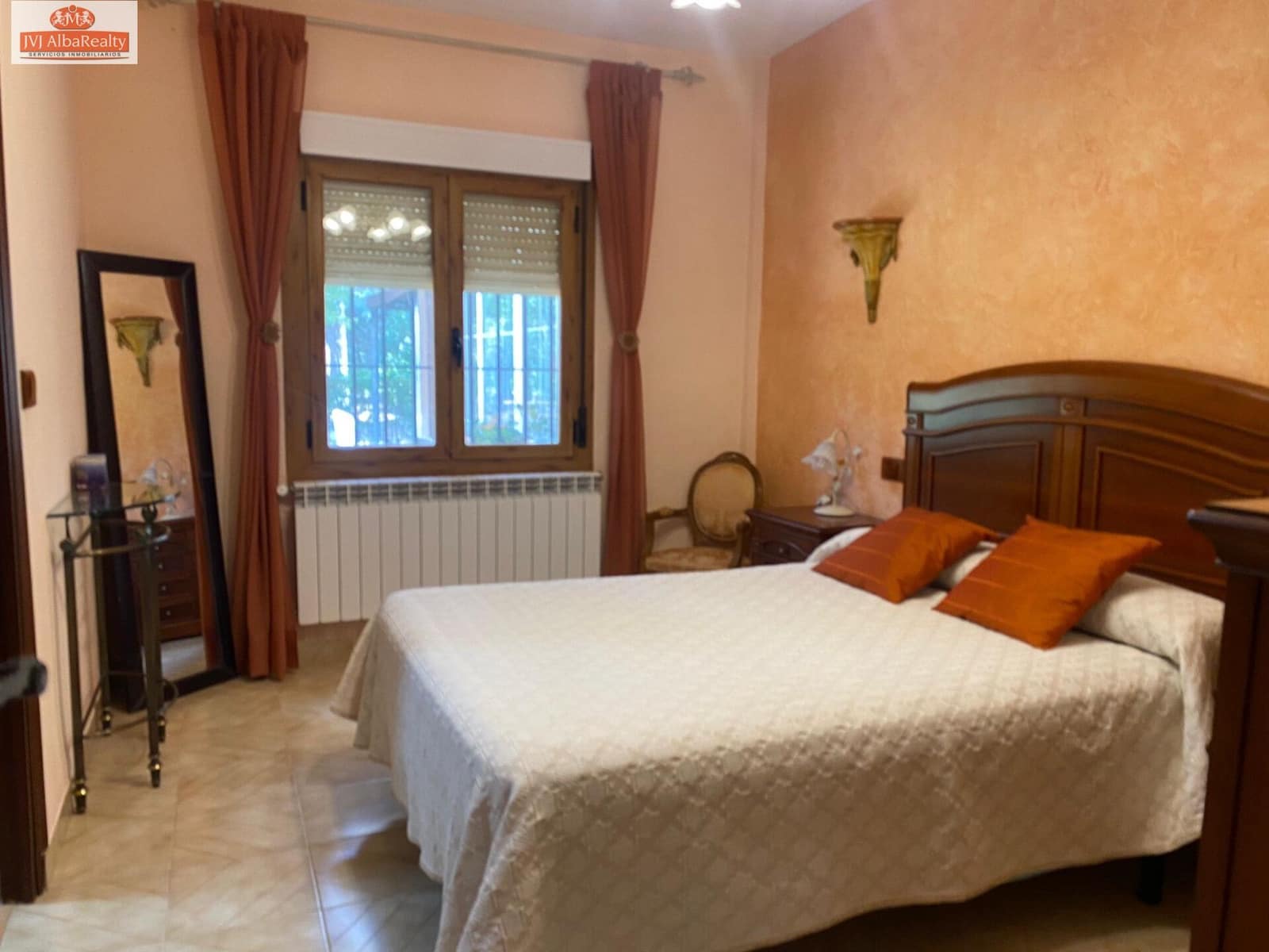 5 bedroom Villa for sale in Albacete city with pool garage - € 690,000 (Ref: 9723669)