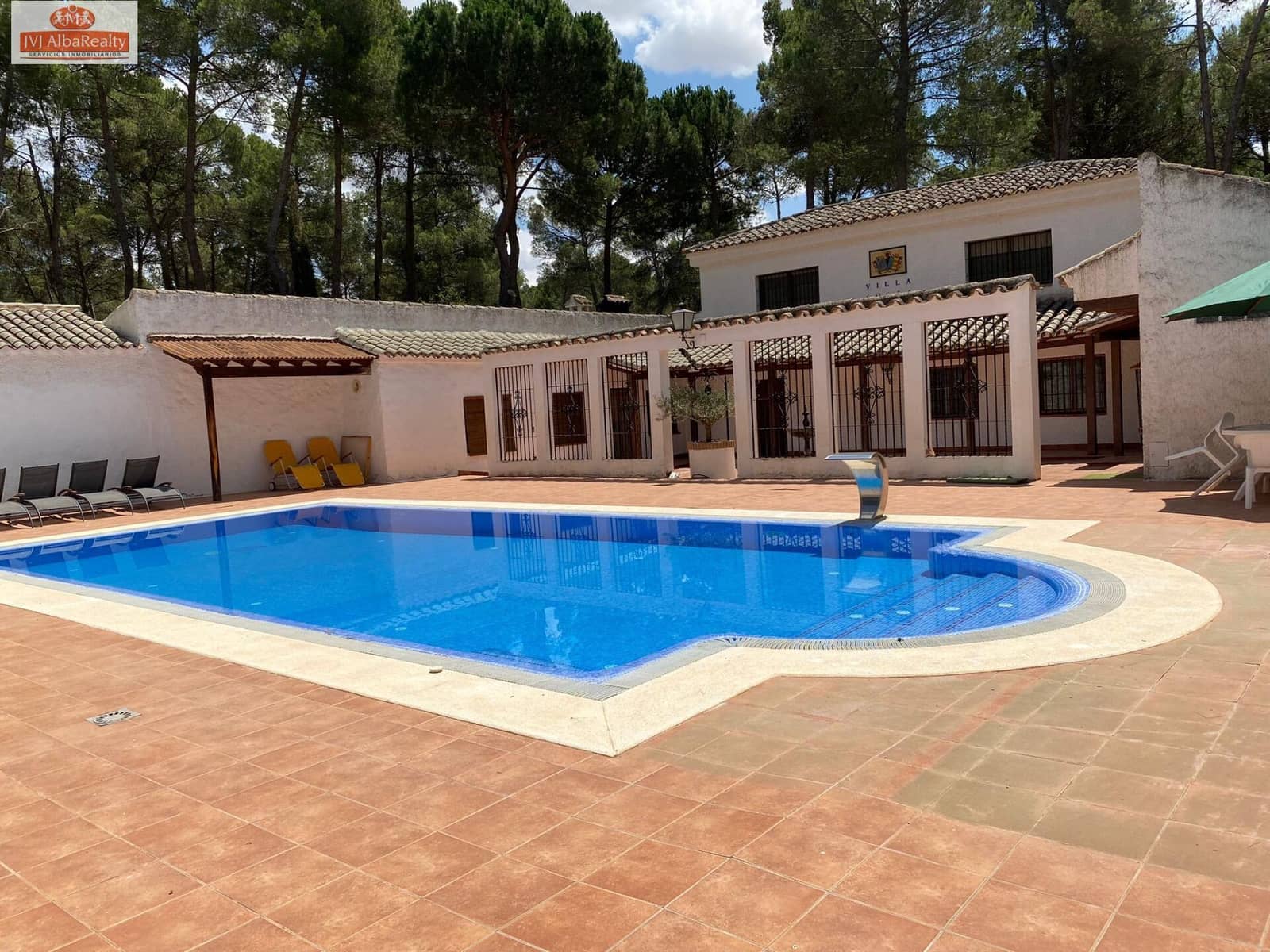 5 bedroom Villa for sale in Albacete city with pool garage - € 690,000 (Ref: 9723669)