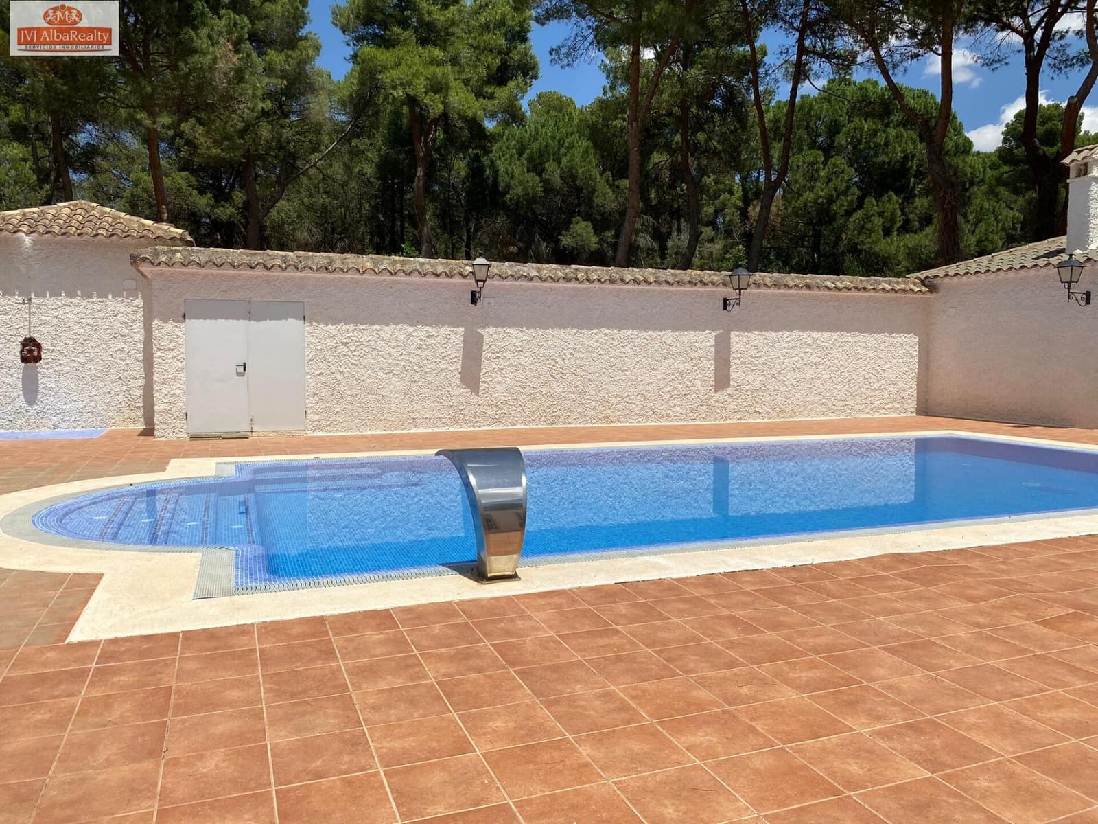 5 bedroom Villa for sale in Albacete city with pool garage - € 690,000 (Ref: 9723669)
