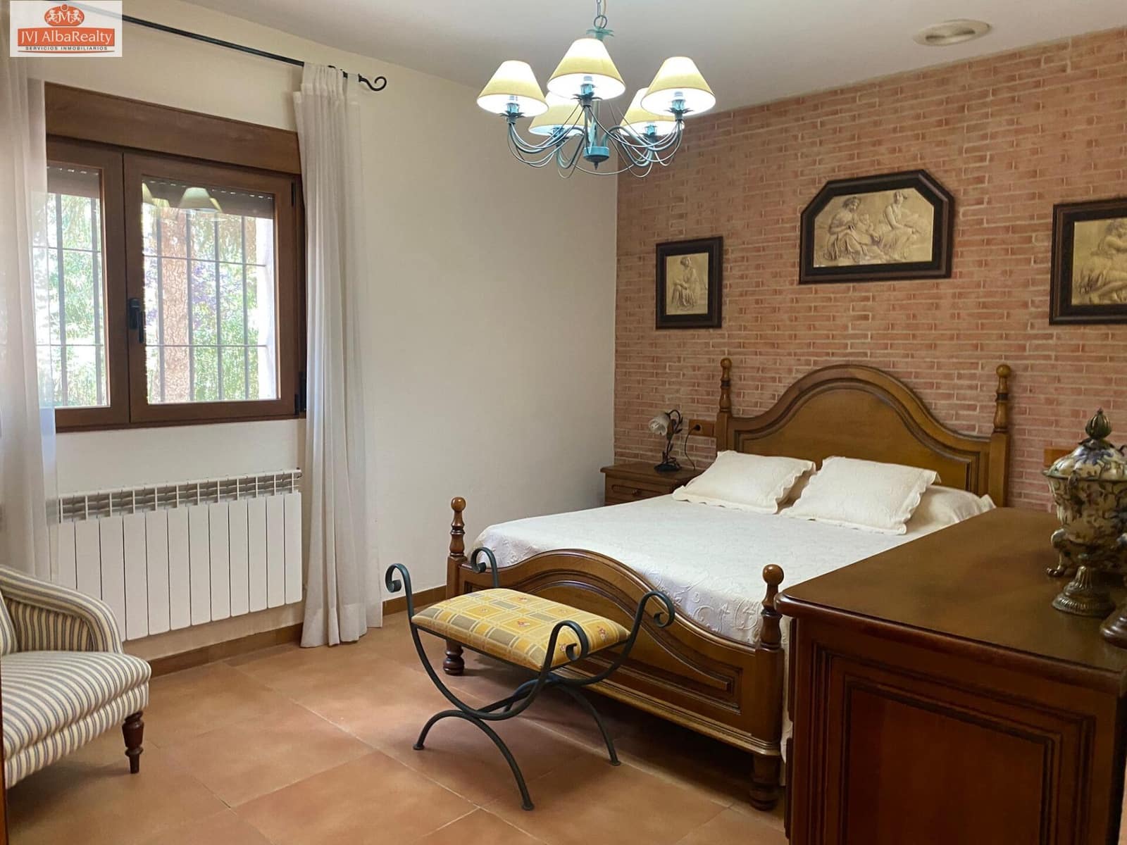 5 bedroom Villa for sale in Albacete city with pool garage - € 690,000 (Ref: 9723669)