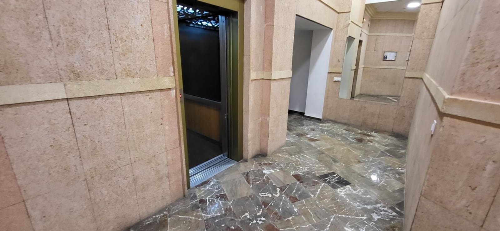 2 bedroom Apartment for rent in Albacete city - € 850 (Ref: 9723670)