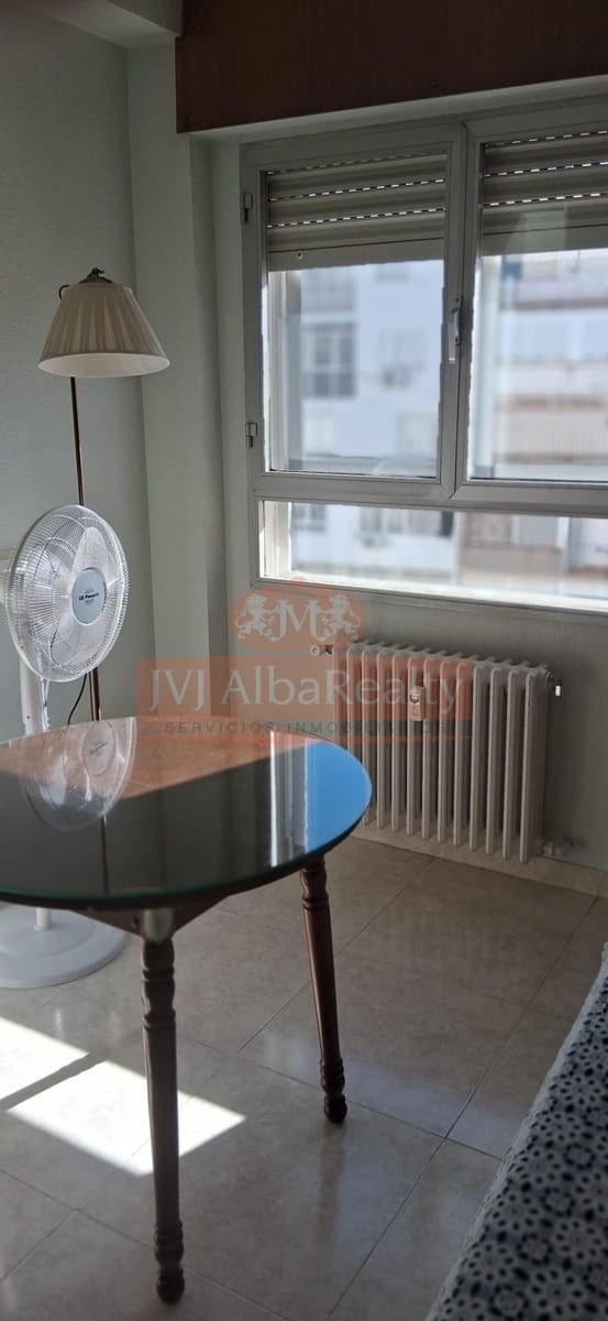 4 bedroom Flat for rent in Albacete city - € 1,200 (Ref: 9723678)