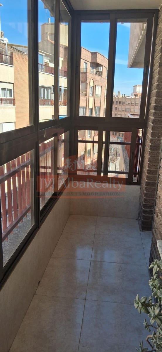 4 bedroom Flat for rent in Albacete city - € 1,200 (Ref: 9723678)