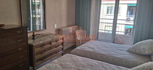 4 bedroom Flat for rent in Albacete city - € 1,200 (Ref: 9723678)