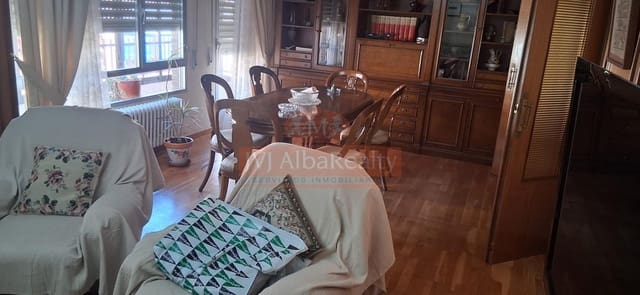 4 bedroom Flat for rent in Albacete city - € 1,200 (Ref: 9723678)