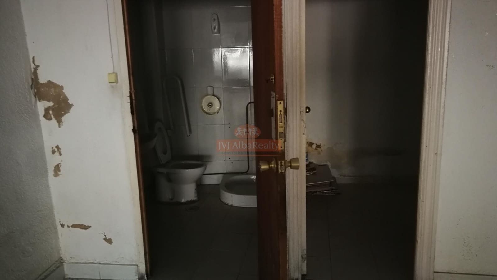 Commercial for rent in Albacete city - € 600 (Ref: 9723681)