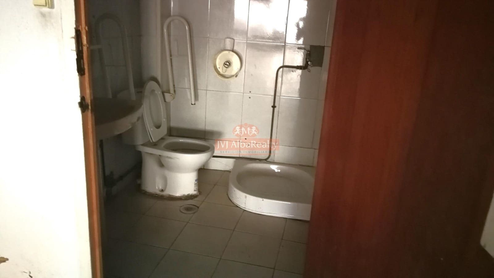 Commercial for rent in Albacete city - € 600 (Ref: 9723681)