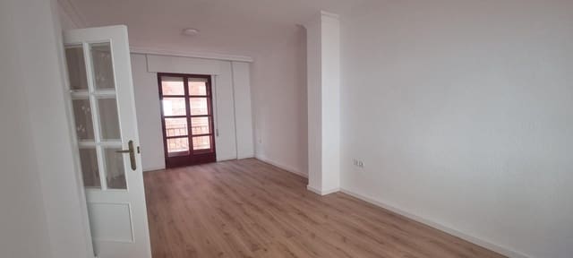 4 Zimmer Villa zu verkaufen in Albacete Stadt mit Garage - 285.000 € (Ref: 9723682)
