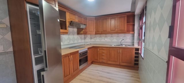 4 Zimmer Villa zu verkaufen in Albacete Stadt mit Garage - 285.000 € (Ref: 9723682)