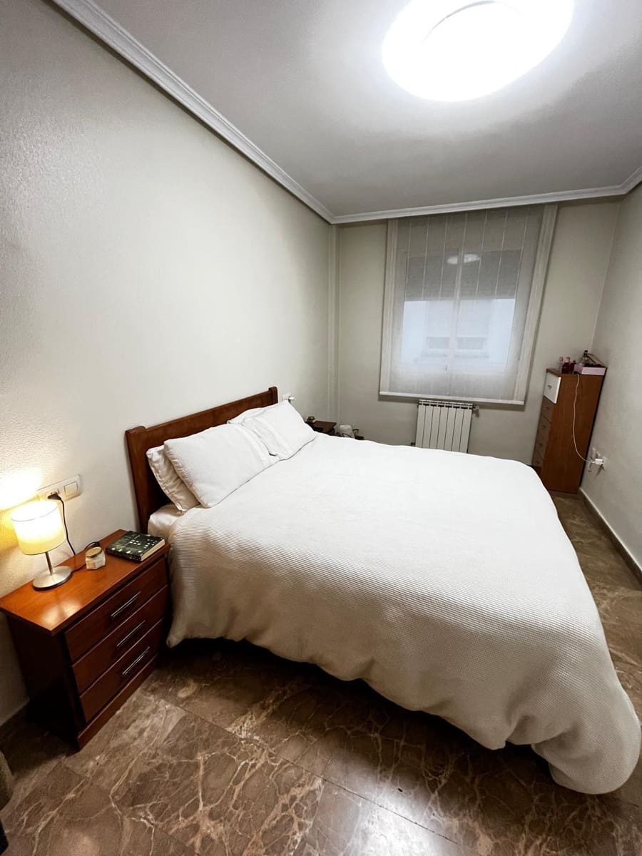 2 bedroom Apartment for sale in Albacete city with garage - € 250,000 (Ref: 9723683)