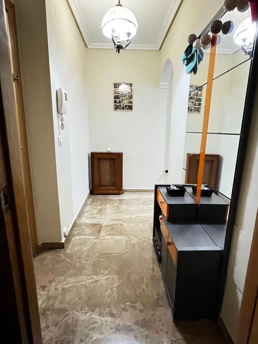 2 bedroom Apartment for sale in Albacete city with garage - € 250,000 (Ref: 9723683)