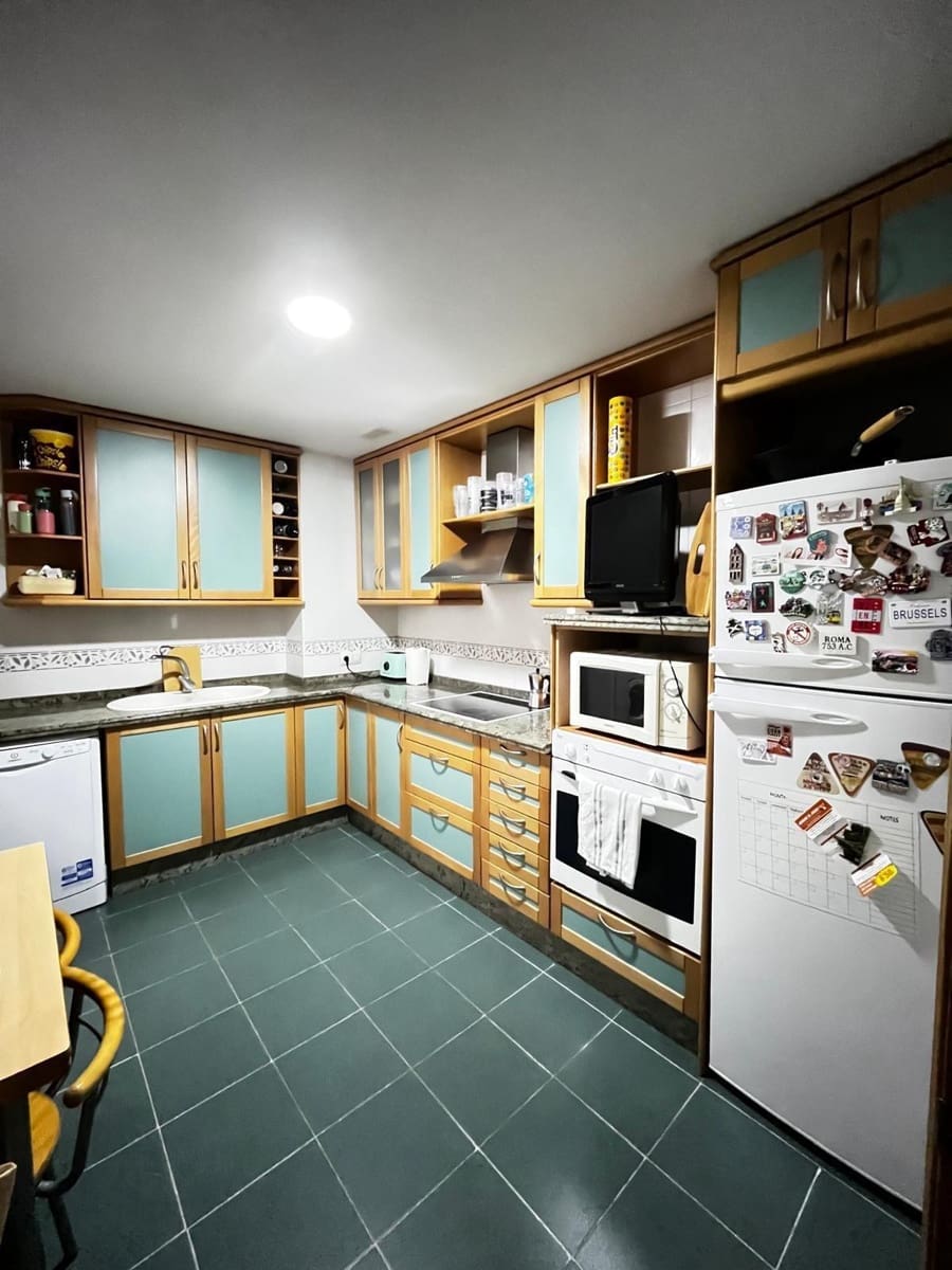 2 bedroom Apartment for sale in Albacete city with garage - € 250,000 (Ref: 9723683)