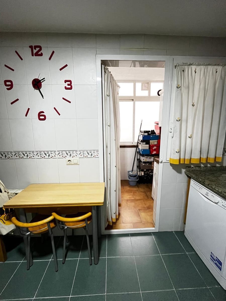 2 bedroom Apartment for sale in Albacete city with garage - € 250,000 (Ref: 9723683)