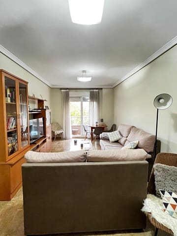 2 bedroom Apartment for sale in Industria, Albacete city with garage - € 250,000 (Ref: 9723683)