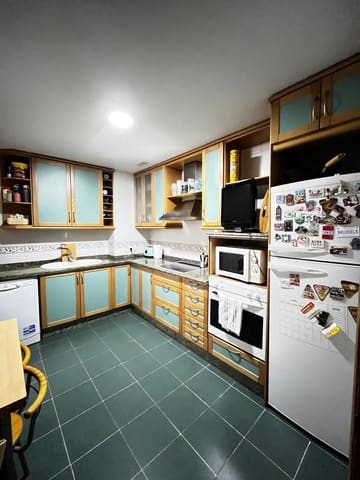 2 bedroom Apartment for sale in Industria, Albacete city with garage - € 250,000 (Ref: 9723683)