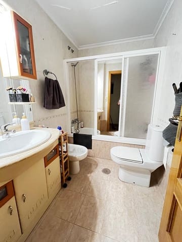 2 bedroom Apartment for sale in Industria, Albacete city with garage - € 250,000 (Ref: 9723683)