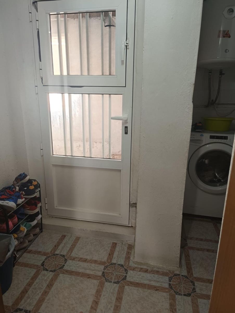 5 bedroom Villa for sale in Albacete city with garage - € 135,000 (Ref: 9723686)