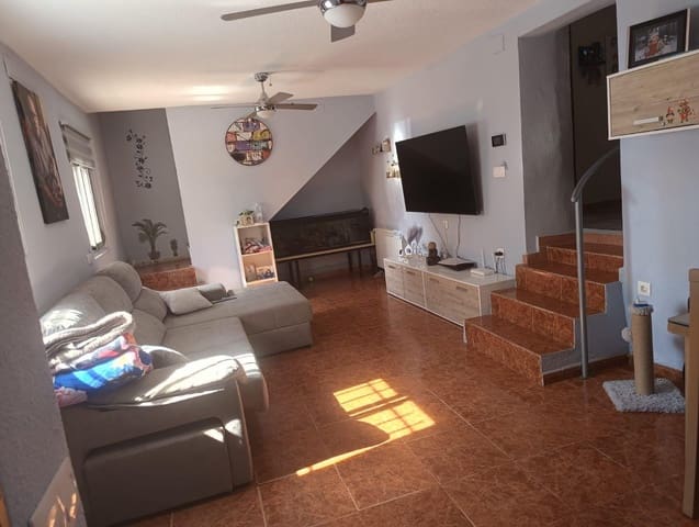 5 bedroom Villa for sale in Los Llanos, Albacete city with garage - € 135,000 (Ref: 9723686)