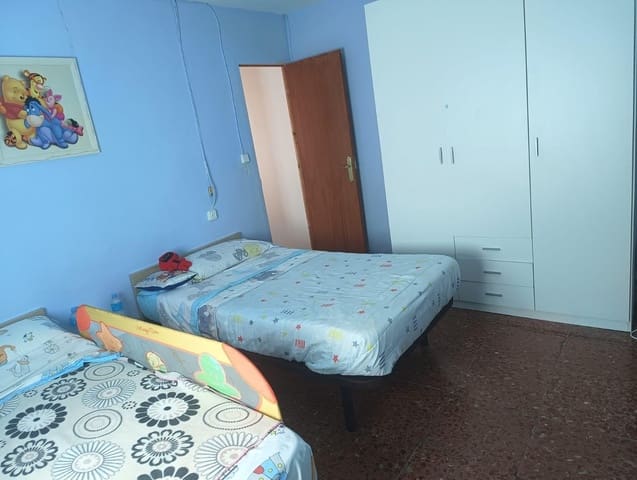 5 bedroom Villa for sale in Los Llanos, Albacete city with garage - € 135,000 (Ref: 9723686)